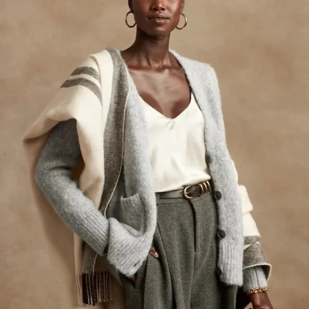 Banana Republic Alpaca Blend Oversized Heather Grey Cardigan with Pockets - Picture 2 of 7